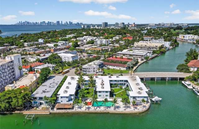 7207 Bay Dr Gallery 1