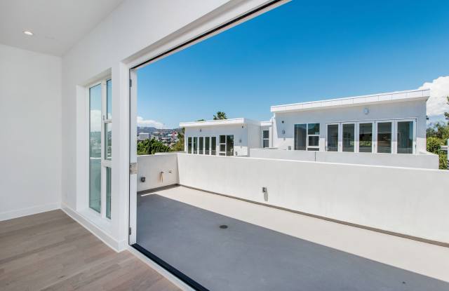 857 1/2 Hyperion Avenue photos photos