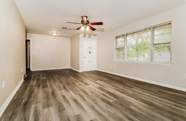 1600 Grove Hill Road Gallery 3