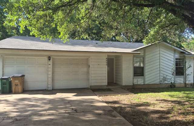 Charming South Austin Home with Huge Backyard & Mature Trees photos photos Charming South Austin Home with Huge Backyard & Mature Trees photos photos