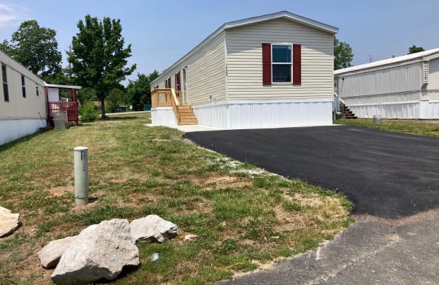 1725 W Golden Circle - 1725 West Golden Circle, Murphy, MO 63049