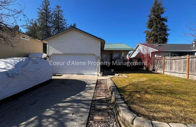 2 bed, 2 bath house w/ "She-Shed" Gallery 1