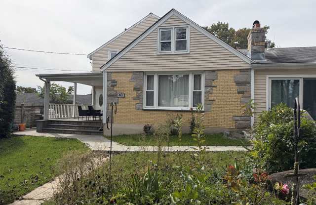 40 Travis Avenue Gallery 1