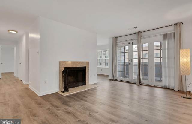 6423 RICHMOND HIGHWAY Gallery 3