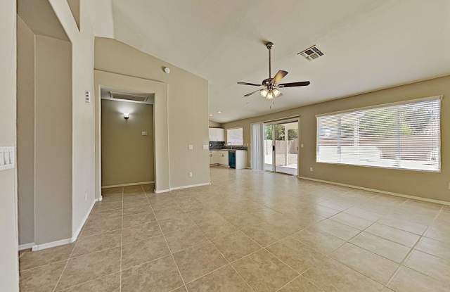 7211 W CREST Lane Gallery 4