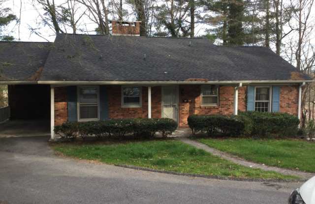 Large house close to town!! - 1430 Ridgecrest Drive, Hendersonville, NC 28792