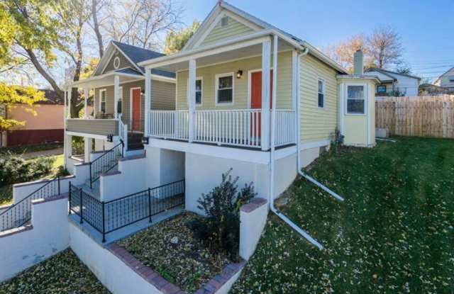 Charming 1 Bedroom with Fenced Yard  Parking Near Old Market! photos photos