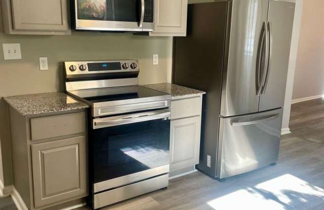 Immediately available - 1109 Hermes Avenue, Covington, KY 41011
