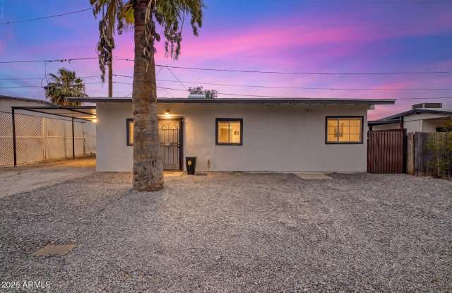 723 E SUNNYSLOPE Lane Gallery 1