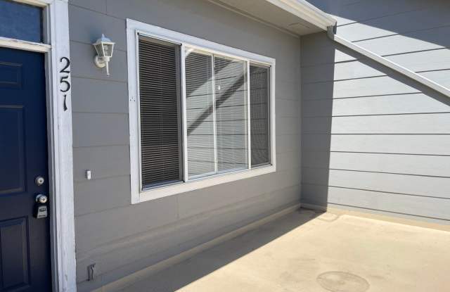 2nd floor - 2 bed 2 bath with loft in Aurora! Gallery 1