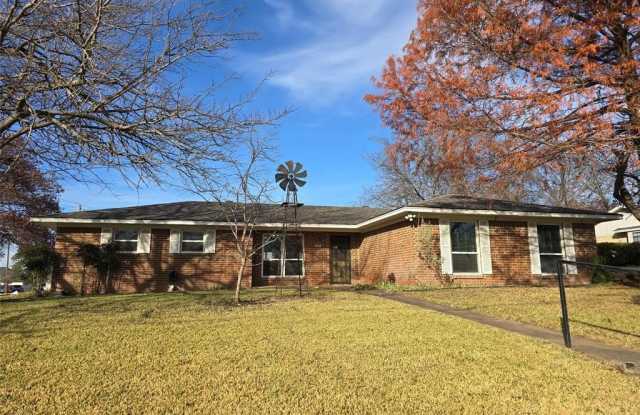 301 E 6th Street - 301 East 6th Street, Weatherford, TX 76086