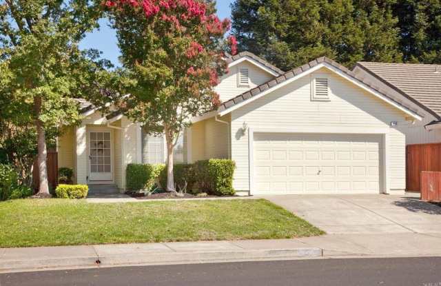 Desirable Windsor 3 bed 2 bath home - 414 Sugar Maple Lane, Windsor, CA 95492