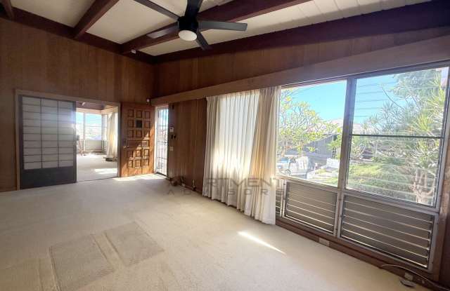 *PLEASE VIEW FULL AD FOR DETAILS* FANTASTIC! 3 Bed / 3 Bath / 4 Parking Manoa Home – Noelani School District! | CLOSE TO UH MANOA Gallery 4