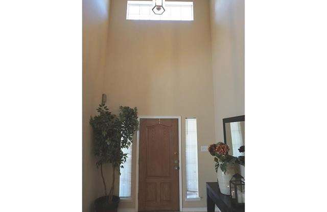 7904 Laughing Waters Trail Gallery 3