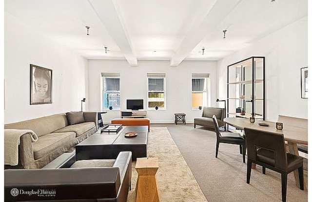 34 E 61st St Gallery 1