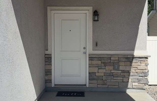 Space to Work & Live | Modern 4 Bed/2.5 Bath in NSL Cul-de-Sac Gallery 3