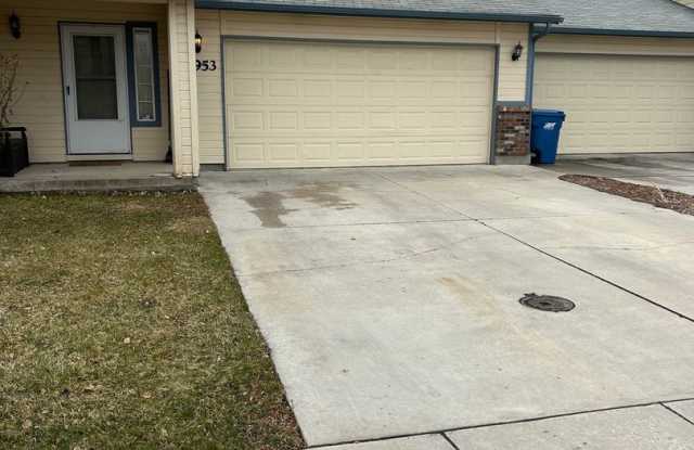 Charming 2 bedroom 2 bathroom Duplex | Fully Fenced! - 8953 West Cory Lane, Boise, ID 83704