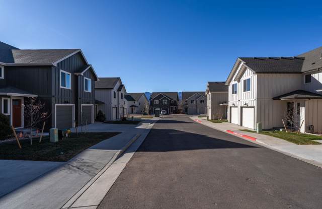 New build 3-Bedroom Townhomes Available Gallery 4