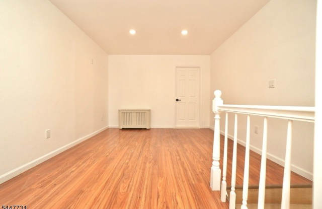 210 Sanford Ave Unit 2 Gallery 4