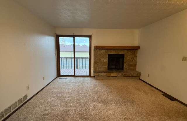 A cozy (2) bedroom condo located in Independence Park! Gallery 3