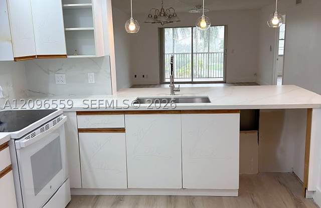 12850 SW 4th Ct Gallery 1