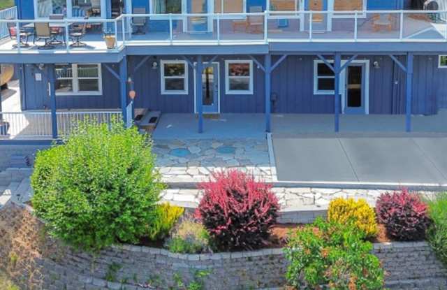 2-Bed 2 bath Gig Harbor Retreat w/ Sauna  Beach Access - 12421 6th Avenue Northwest, Maplewood, WA 98332