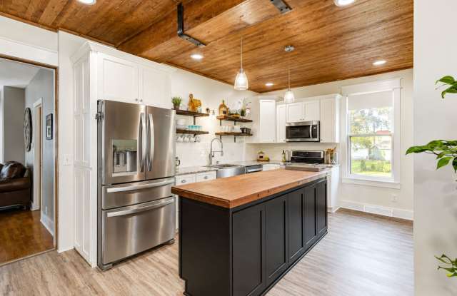 5 Bed / 2 Bath Home in Portage, WI photos photos