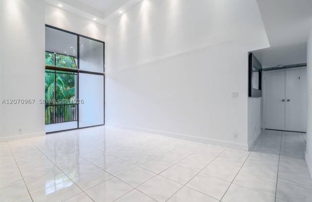 20347 W Country Club Dr Gallery 1