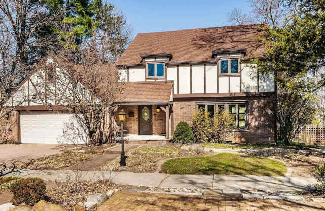 Large 5BR/3.5 Bath in Elm Heights. Available Now! photos photos