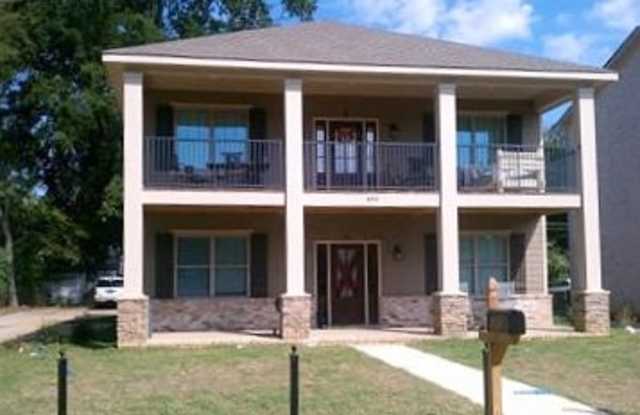 496 Wesley Pl Gallery 2