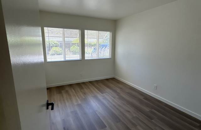 514 East Oak Street - A Gallery 2