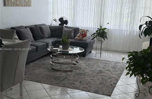 1481 NE Miami Gardens Dr photos photos