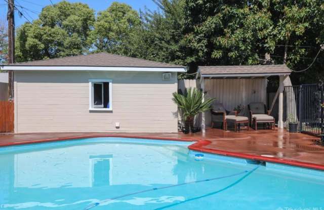 Beautiful 3 Bedroom home in charming La Cresta neighborhood! - 243 Bonita Drive, Kern County, CA 93305