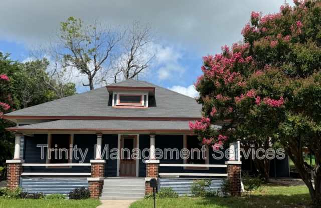 818 S. Alamo Street - 818 South Alamo Street, Weatherford, TX 76086