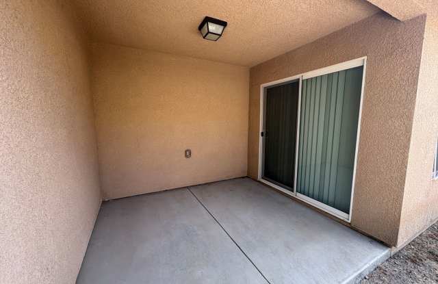Tulare unit Near Shopping Center Available Now! Gallery 3