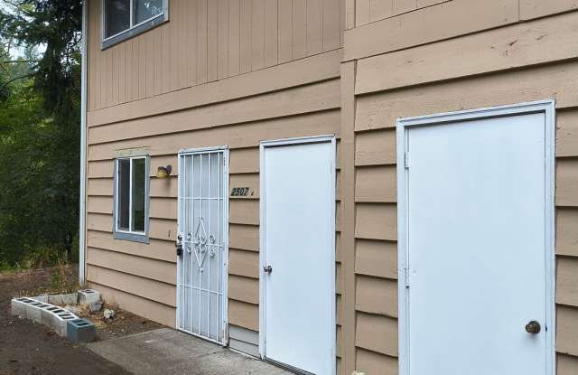 Spacious 2-Bedroom Steilacoom Duplex | Yard, Covered Parking & Washer/Dryer | $1,895 Gallery 1