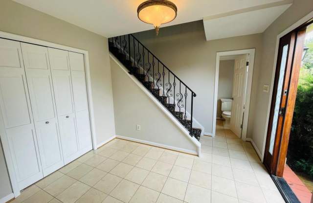 7115 WARBLER Lane Gallery 2