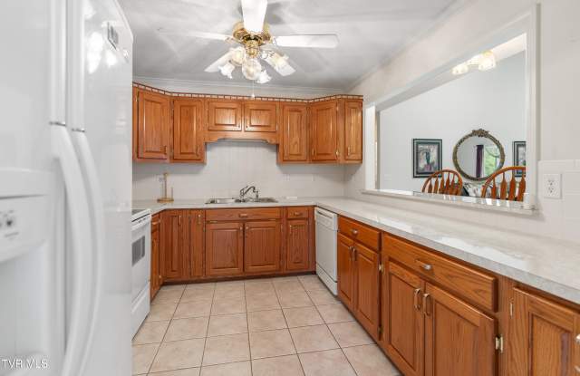310 Viking Place Gallery 3