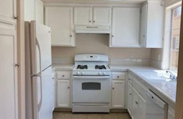 6931 Hazeltine Ave E Gallery 3