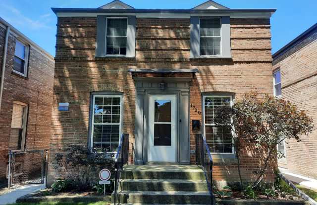 3Br/2Bath House in Evanston $3,600/m photos photos
