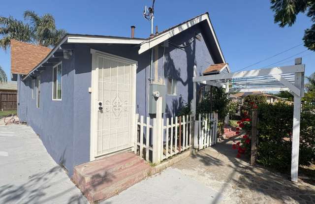 Leasing Special: two weeks free rent! Spacious 3 Bed, 2 Bath Single Story Home photos photos
