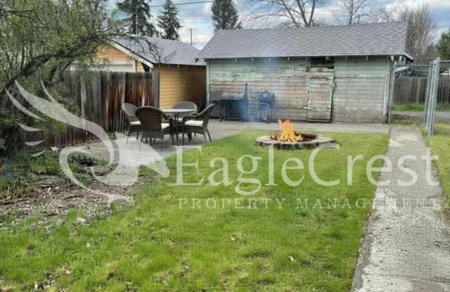 Charming 3BR Home with Spacious Yard & Bonus Living Space! $200.00 OFF 2nd Month Rent!! Gallery 4