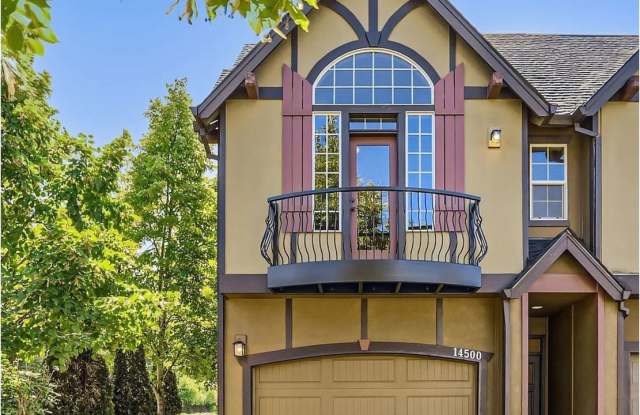 Spacious 2BR Townhome with Garage Parking in Prime Beaverton Location! photos photos