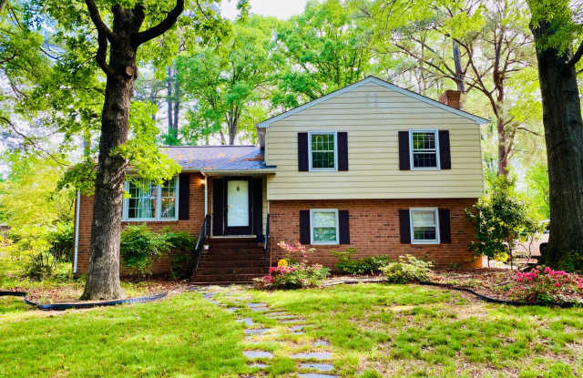 Beautiful and Spacious 4bdrm/2.5bth Tri-Level Style Home Conveniently Located in Henrico's Tuckahoe Villiage Subdivision!! photos photos