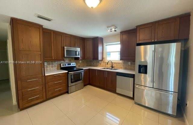 18233 Oleta Dr - 18233 Oleta Drive, Ojus, FL 33160