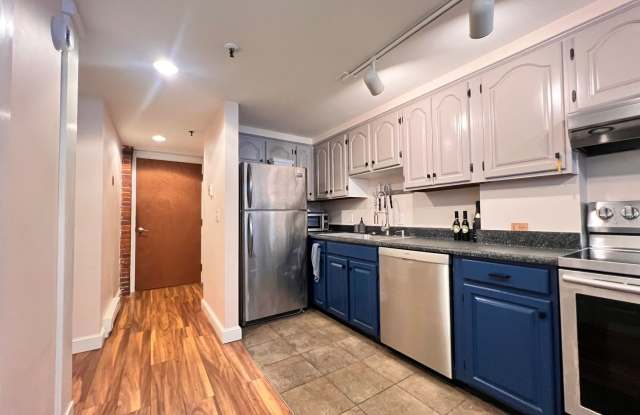 Updated 1-Bedroom Condo | In-Unit Laundry | 2 Parking Spaces | South Portland Gallery 4