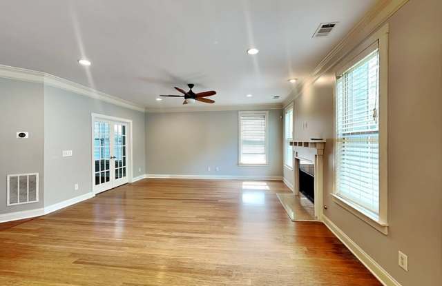 2110 Old Georgian Ter NW Gallery 2