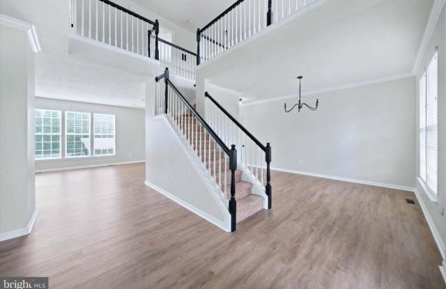 313 AUTUMN COURT Gallery 1