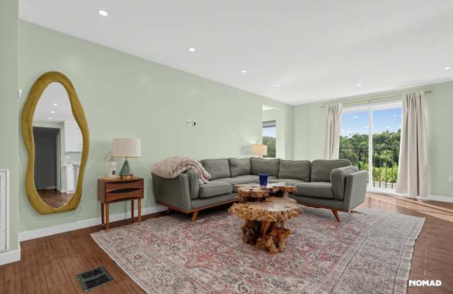 Charming 2BR House in Los Angeles Gallery 3