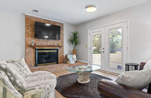 Horsin' Around | Furnished 3BR Midterm Rental in Wilmington Gallery 4